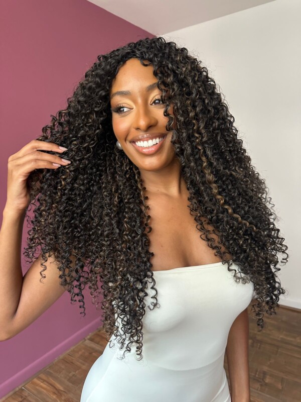 WIG SOFIA – CASTANHO ESCURO COM MECHAS TTF2/27 (PREMIUM) - Liquida Laces Brasil